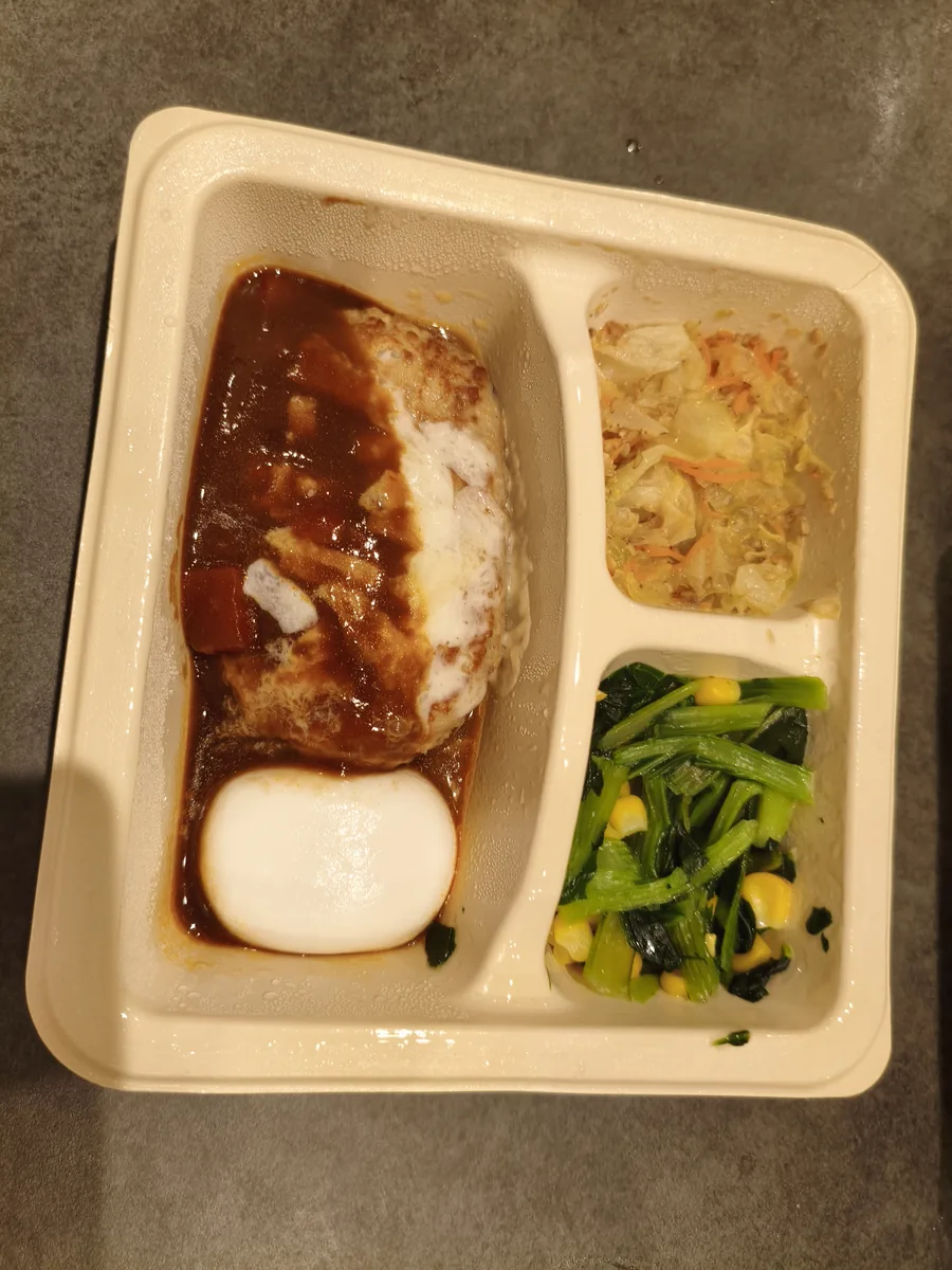ナッシュ「半熟卵とチーズのデミハンバーグ」の中身