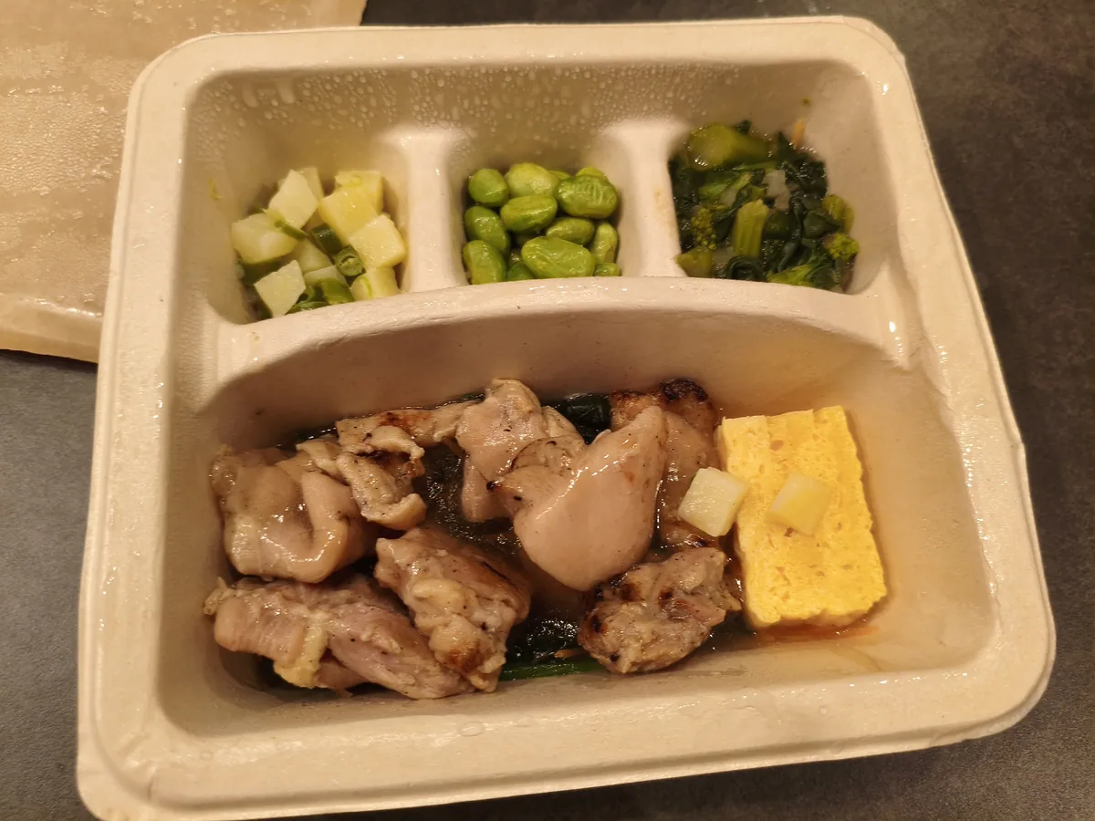 ナッシュ「鶏もも肉の炭火焼き〜極〜」の中身